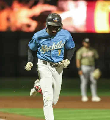 Robinson Homers, Extends Hit Streak